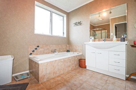 Photo of property in 2 Guy Street, Dannevirke, 4930