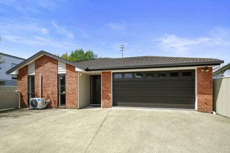 Photo of property in 3a Savage Crescent, Upper Hutt Central, Upper Hutt, 5018