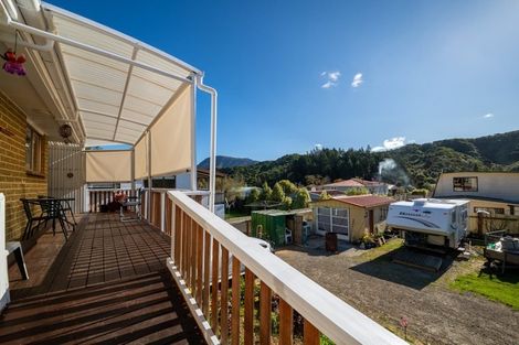 Photo of property in 131 Waikawa Road, Picton, 7220