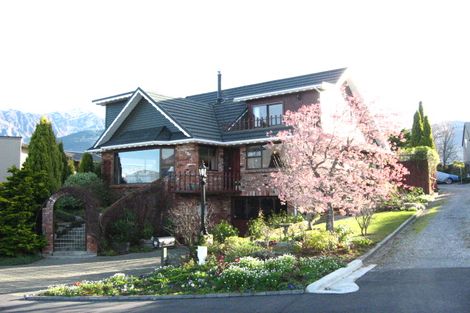 Photo of property in 79 Cedar Drive, Kelvin Heights, Queenstown, 9300