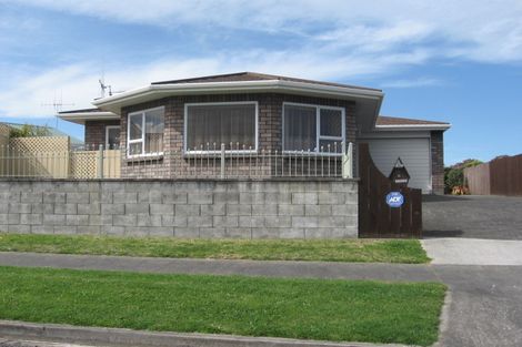 Photo of property in 6 Waharua Place, Tawhero, Whanganui, 4501