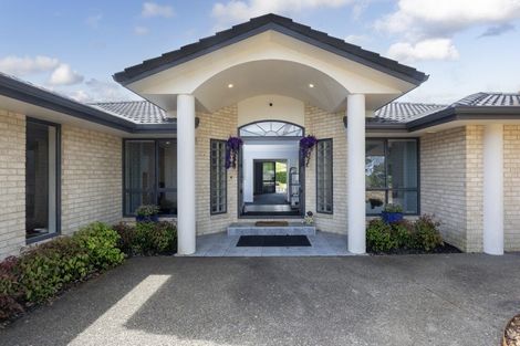 Photo of property in 14 Applemoors Way, Riverhead, 0820