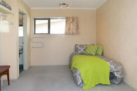 Photo of property in 46a Baylands Drive, Newlands, Wellington, 6037