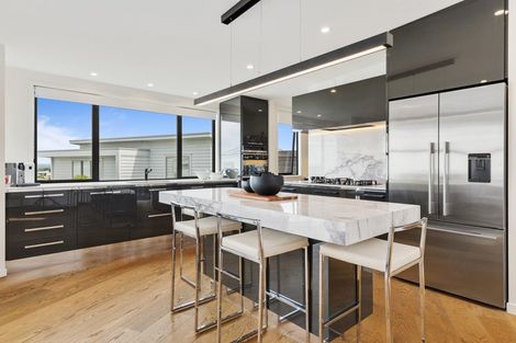 Photo of property in 4c Beach Road, Castor Bay, Auckland, 0620