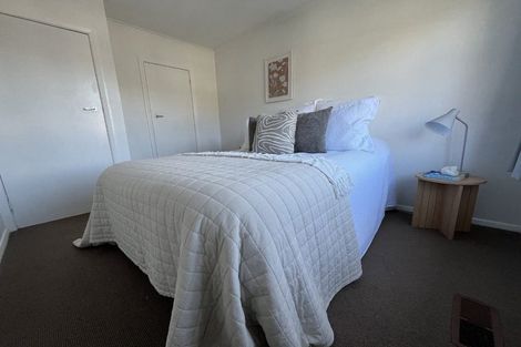 Photo of property in 22 Lyndfield Lane, Newlands, Wellington, 6037