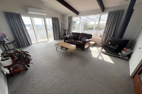 Photo of property in 24 Colchester Crescent, Newlands, Wellington, 6037