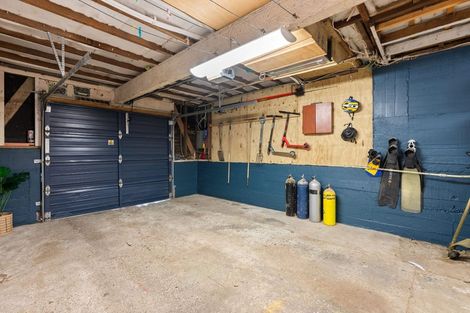 Photo of property in 66 Hungerford Road, Houghton Bay, Wellington, 6023