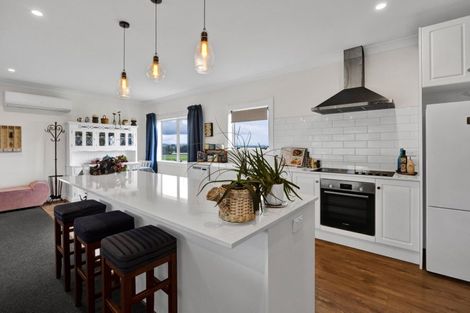 Photo of property in 43a Rawhitiroa Road, Eltham, 4398