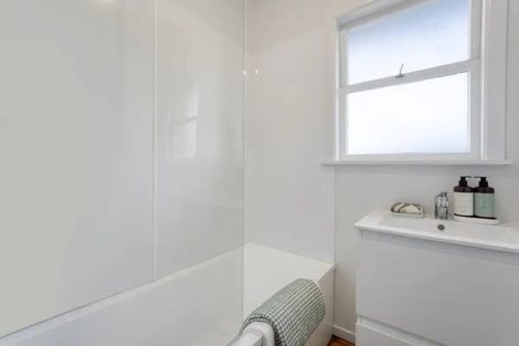 Photo of property in 1/22 Margaret Place, Milford, Auckland, 0620