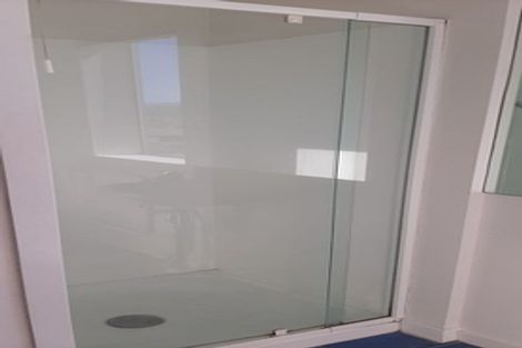 Photo of property in Endeavour Apartments, 15/125 Thorndon Quay, Pipitea, Wellington, 6011