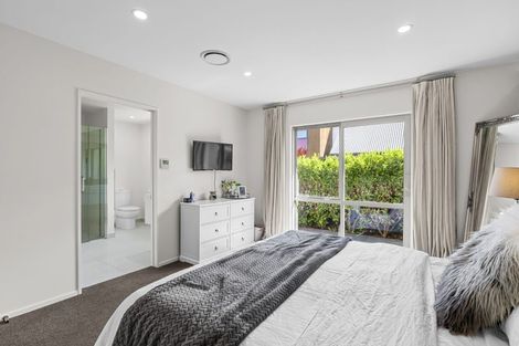 Photo of property in 10 Lakebridge Place, Parklands, Christchurch, 8083