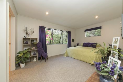 Photo of property in 420 Scenic Drive, Waiatarua, Auckland, 0612
