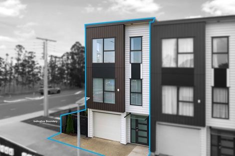 Photo of property in 1/107 Hobsonville Road, West Harbour, Auckland, 0618