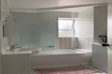 Photo of property in 8 Divich Avenue, Te Atatu South, Auckland, 0610