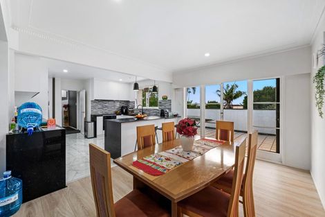 Photo of property in 214a Edmonton Road, Te Atatu South, Auckland, 0610