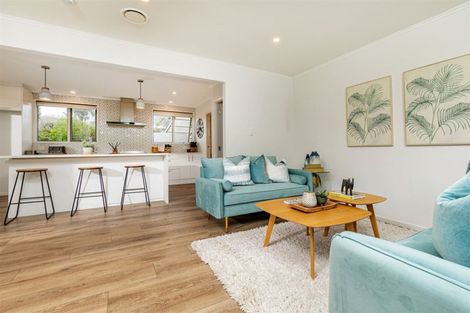 Photo of property in 10 Puketaha Road, Swanson, Auckland, 0816