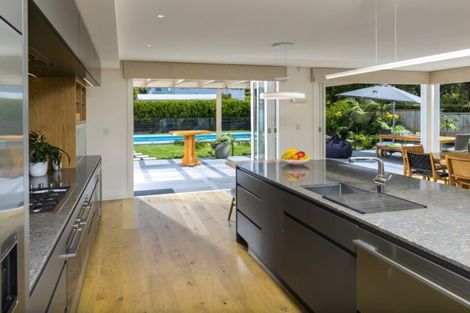 Photo of property in 31 Seacliffe Avenue, Belmont, Auckland, 0622