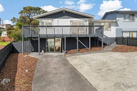 Photo of property in 2/1 Cantina Avenue, Bayview, Auckland, 0629