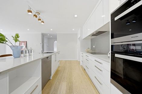 Photo of property in 152a Weatherly Road, Torbay, Auckland, 0630