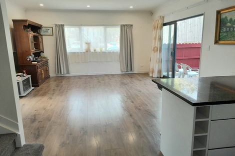 Photo of property in 36a Jandell Crescent, Bucklands Beach, Auckland, 2014