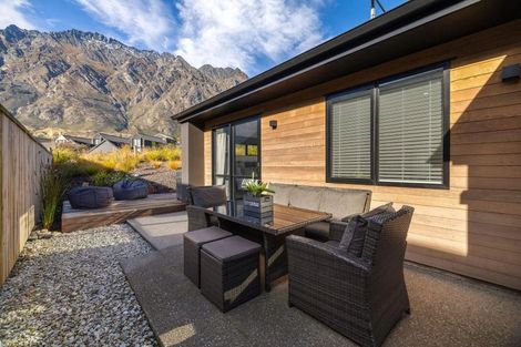 Photo of property in 13 Spur Ridge Rise, Jacks Point, 9371
