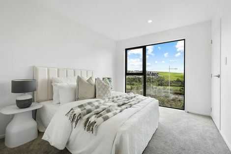 Photo of property in 1/1090 Beach Road, Torbay, Auckland, 0630
