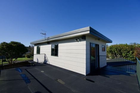 Photo of property in 14 Stirling Crescent, Hokowhitu, Palmerston North, 4410