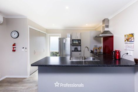 Photo of property in 88 Sunstone Crescent, Timberlea, Upper Hutt, 5018