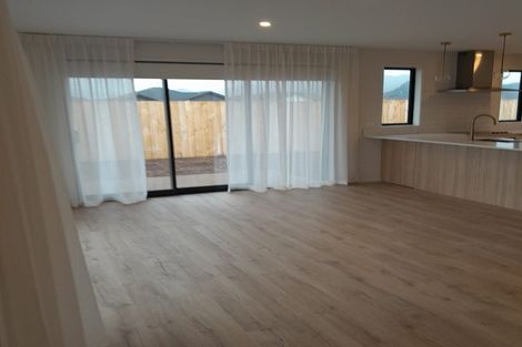 Photo of property in 112 Kaurinui Crescent, One Tree Point, 0118