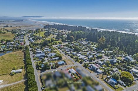 Photo of property in 25 Cross Street, Waikuku Beach, 7473