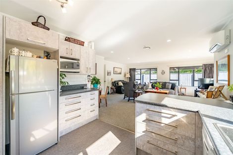 Photo of property in 25a Pinehaven Road, Pinehaven, Upper Hutt, 5019
