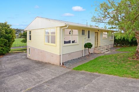 Photo of property in 9 Waverley Avenue, Glenfield, Auckland, 0629