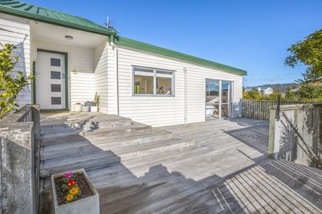 Photo of property in 1 The Spinney, Titahi Bay, Porirua, 5022