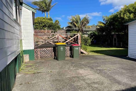 Photo of property in 17 Highland Park Drive, Highland Park, Auckland, 2010