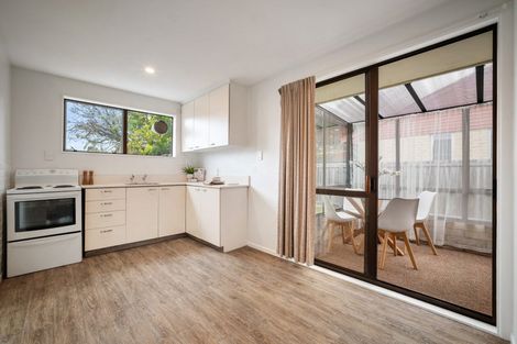 Photo of property in 2/32 Prestons Road, Redwood, Christchurch, 8051