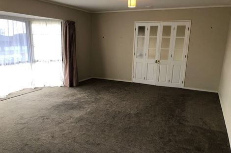 Photo of property in 32 Sunnyview Avenue, Shelly Park, Auckland, 2014