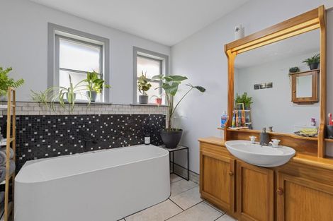 Photo of property in 28 Tyne Street, Roslyn, Palmerston North, 4414