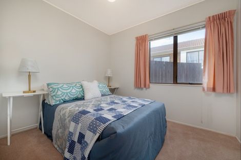 Photo of property in 2/77 Aberfeldy Avenue, Highland Park, Auckland, 2010