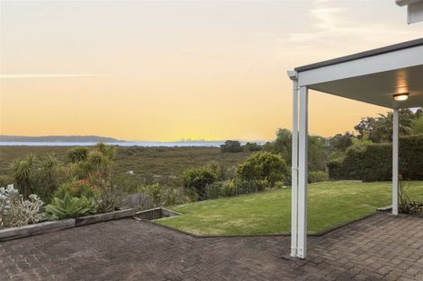 Photo of property in 1/44 Rewarewa Road, Te Atatu Peninsula, Auckland, 0610