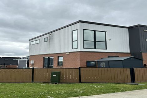 Photo of property in 2 Treeline Lane, Flat Bush, Auckland, 2019