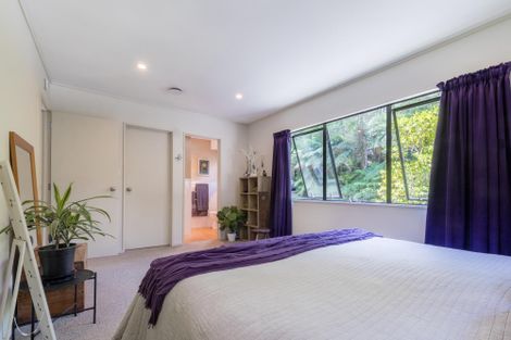 Photo of property in 420 Scenic Drive, Waiatarua, Auckland, 0612