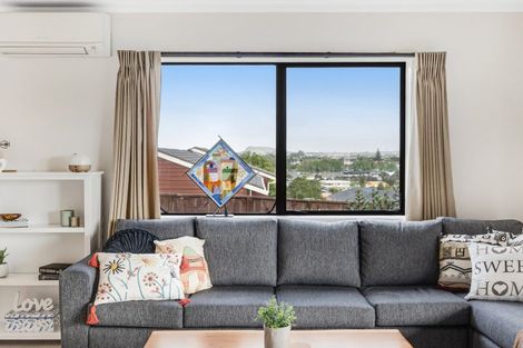 Photo of property in 2/42 Cromdale Avenue, Highland Park, Auckland, 2010