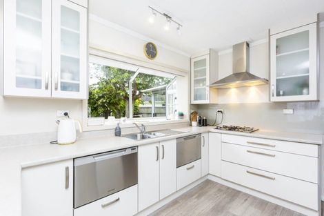 Photo of property in 4 Roband Crescent, Brown Owl, Upper Hutt, 5018