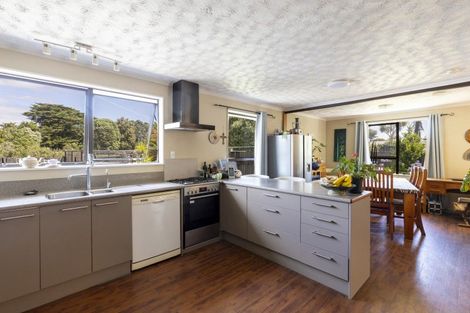 Photo of property in 27 Ngahue Crescent, Carters Beach, Westport, 7825