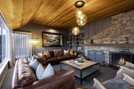 Photo of property in 10 Peregrine Place, Queenstown, 9300