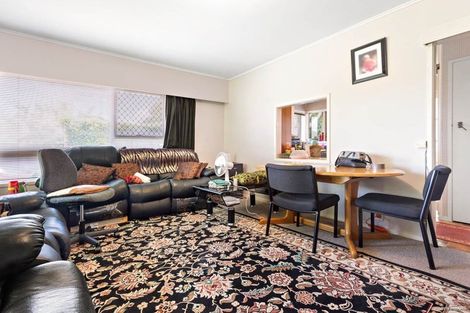 Photo of property in 2/10 Kapiti Place, Sunnynook, Auckland, 0620
