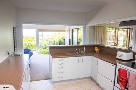 Photo of property in 33 Scott Road, Stanmore Bay, Whangaparaoa, 0932