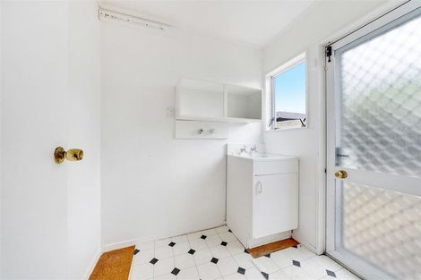 Photo of property in 2/50 Blanes Road, Weymouth, Auckland, 2103