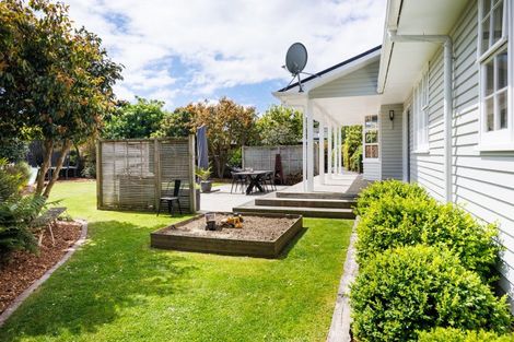 Photo of property in 4 Chilton Grove, Hokowhitu, Palmerston North, 4410