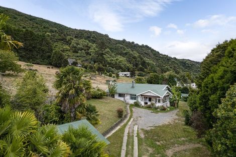 Photo of property in 9 Main Road, Havelock, 7100